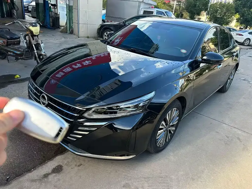 Nissan Teana — фото 1
