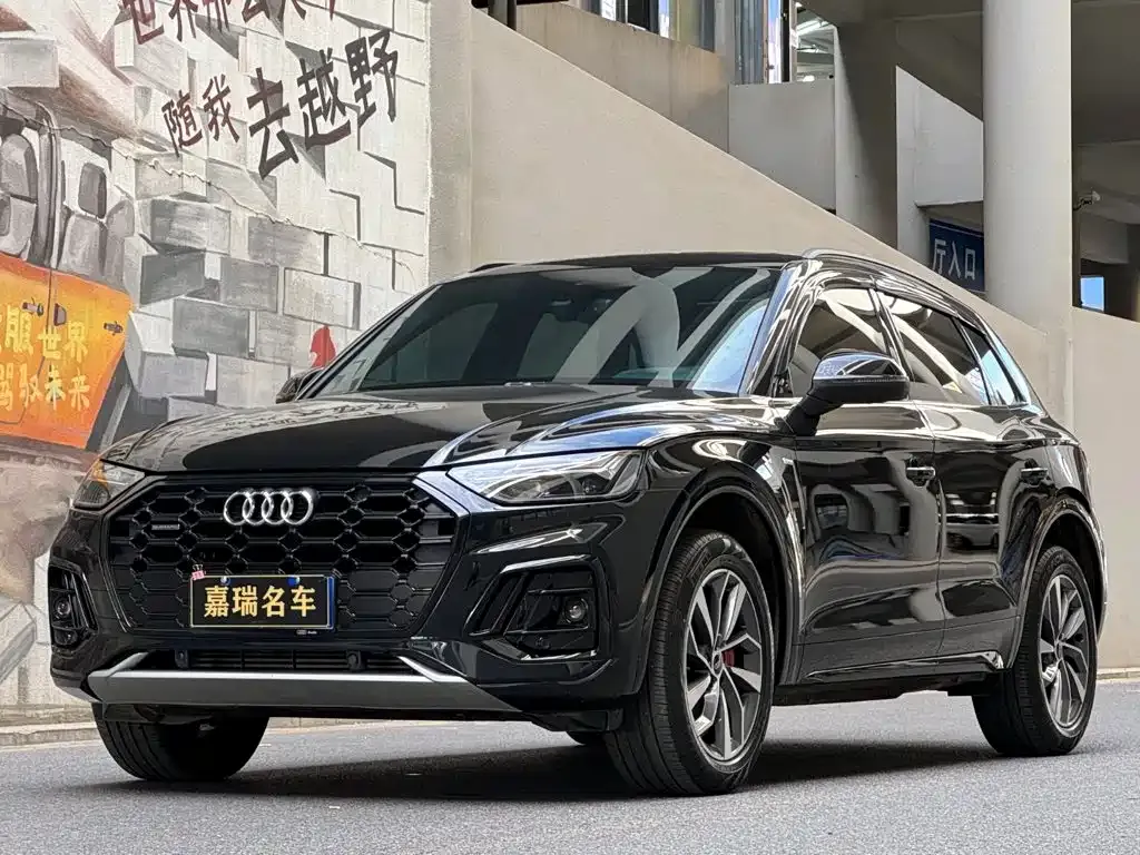 Audi Q5L — фото 1