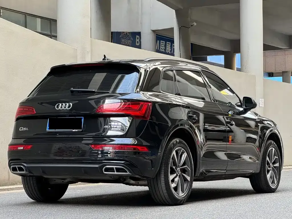 Audi Q5L — фото 9