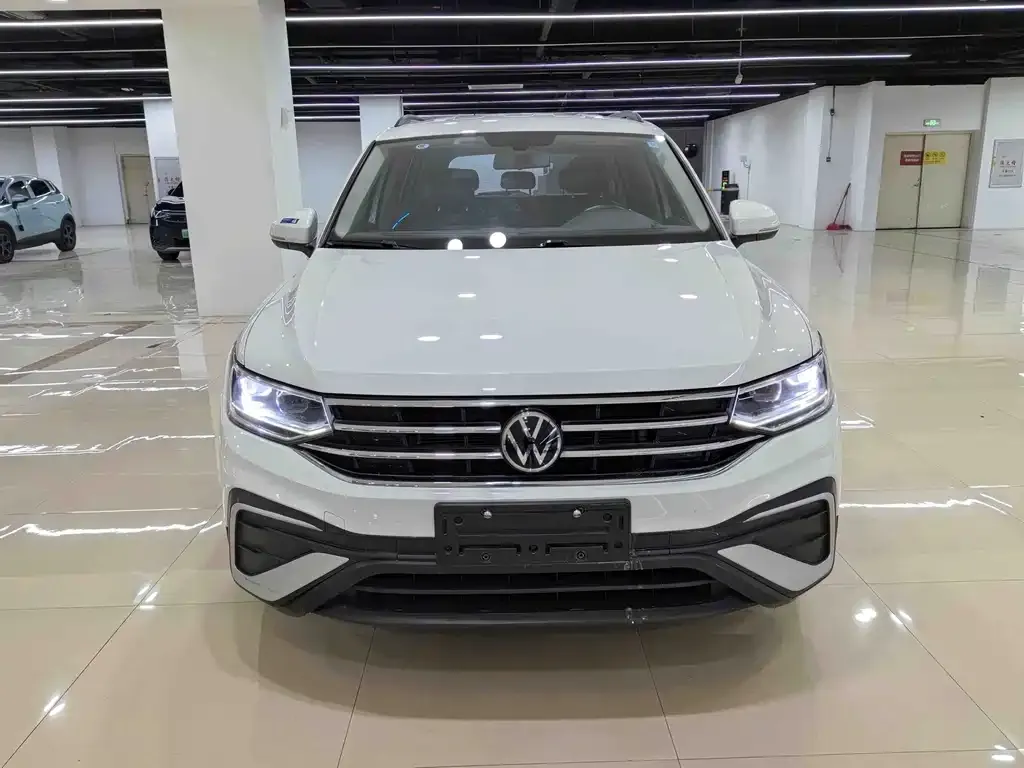 Volkswagen Tiguan L — фото 8