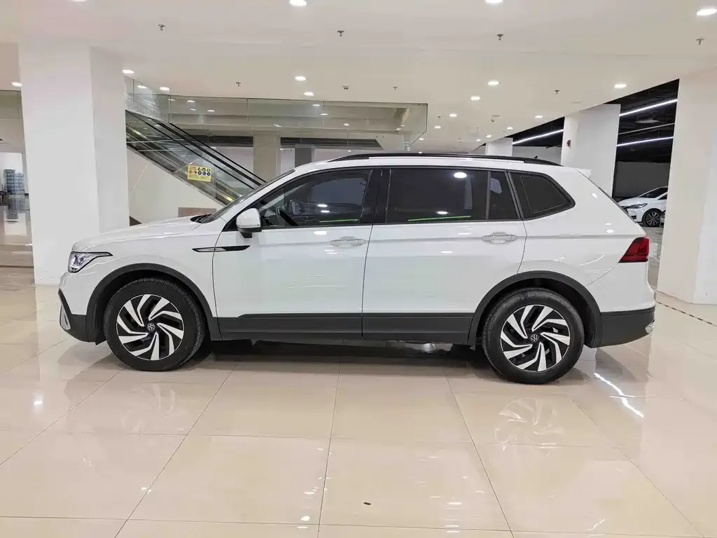 Volkswagen Tiguan L — фото 2