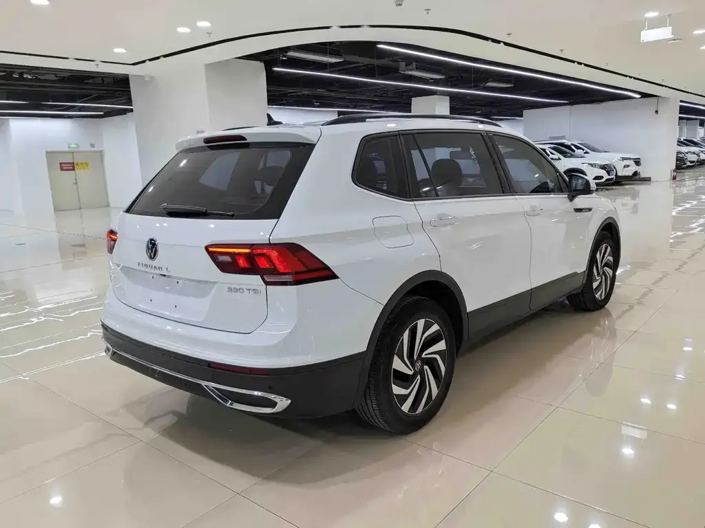 Volkswagen Tiguan L — фото 3