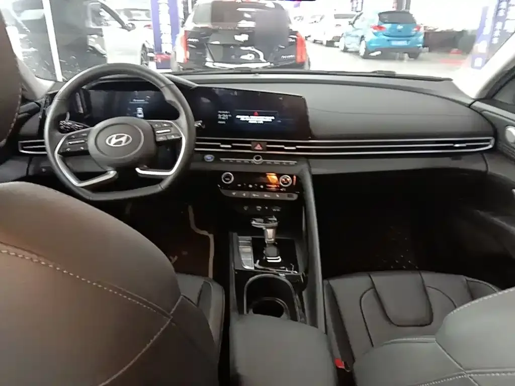 Hyundai Elantra — фото 4
