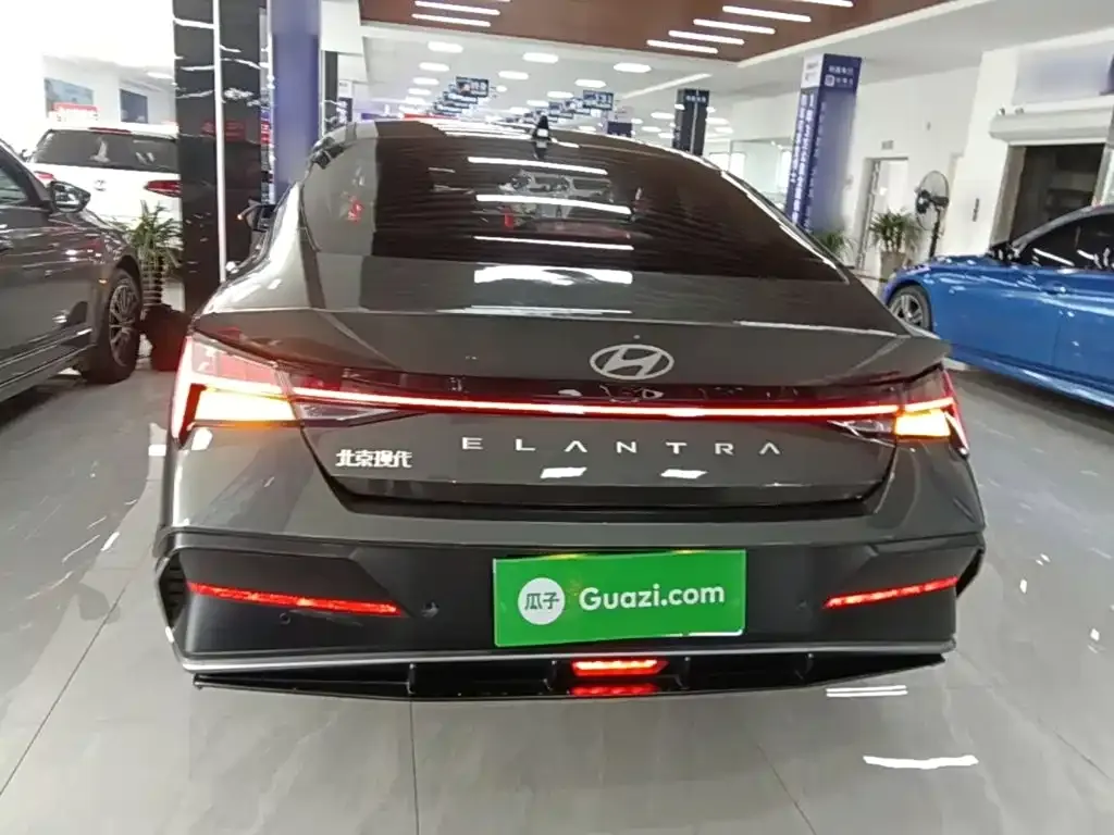 Hyundai Elantra — фото 10