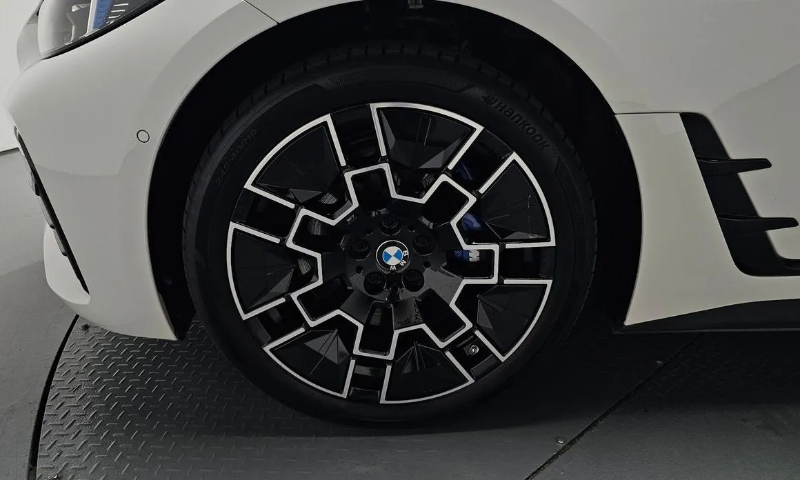BMW i4 — фото 3