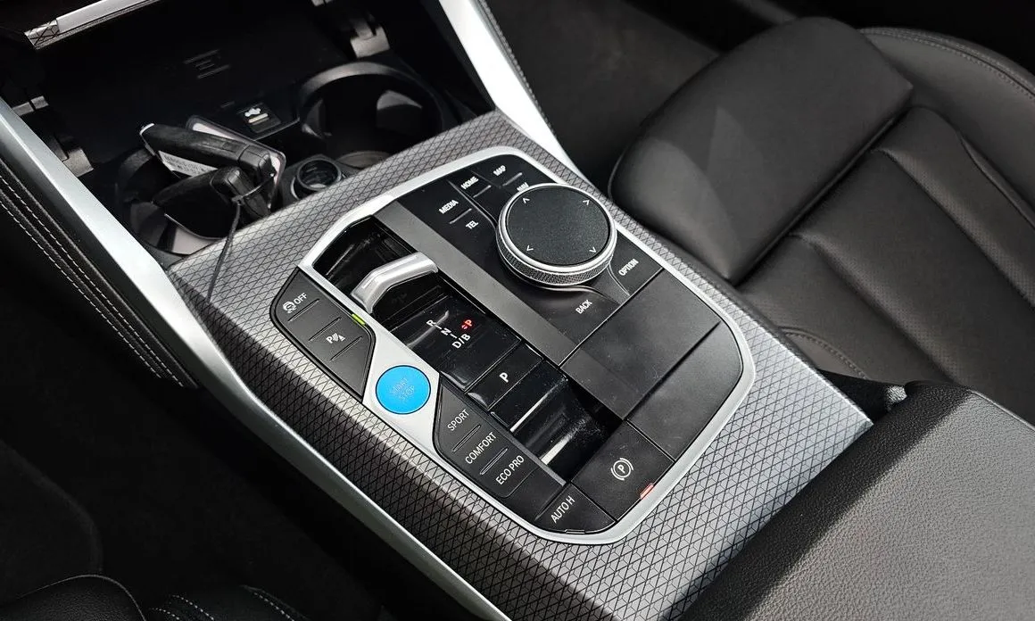 BMW i4 — фото 10