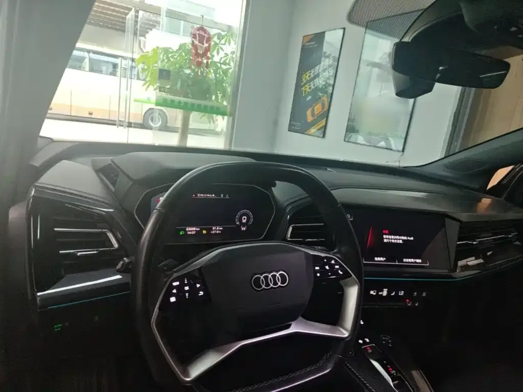 Audi Q4 e-tron — фото 10