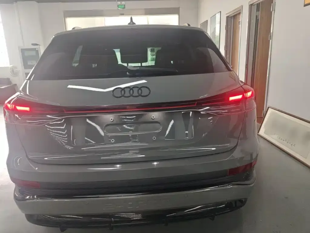 Audi Q4 e-tron — фото 9