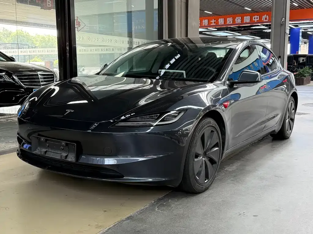 Tesla Model 3 — фото 1