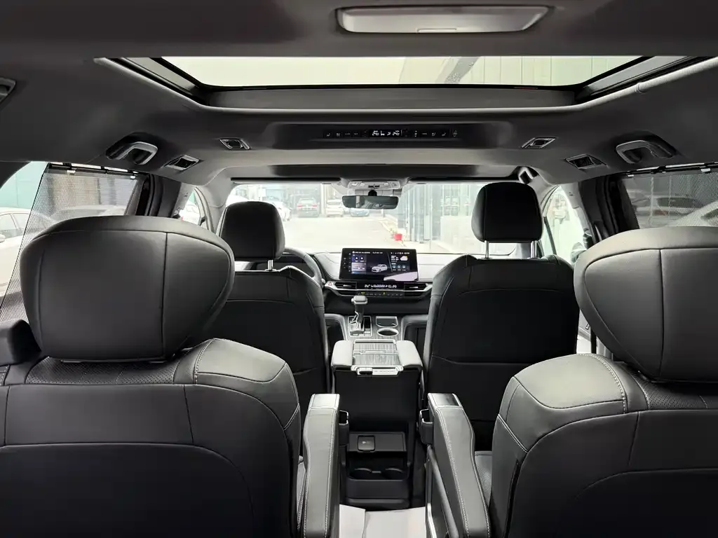Toyota Sienna — фото 2