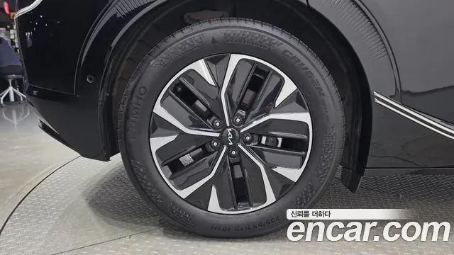 Kia EV6 — фото 8