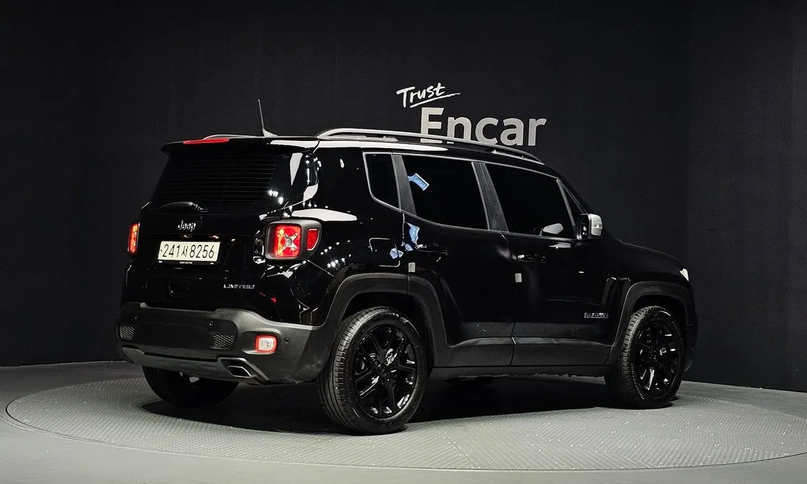 Jeep Renegade — фото 6