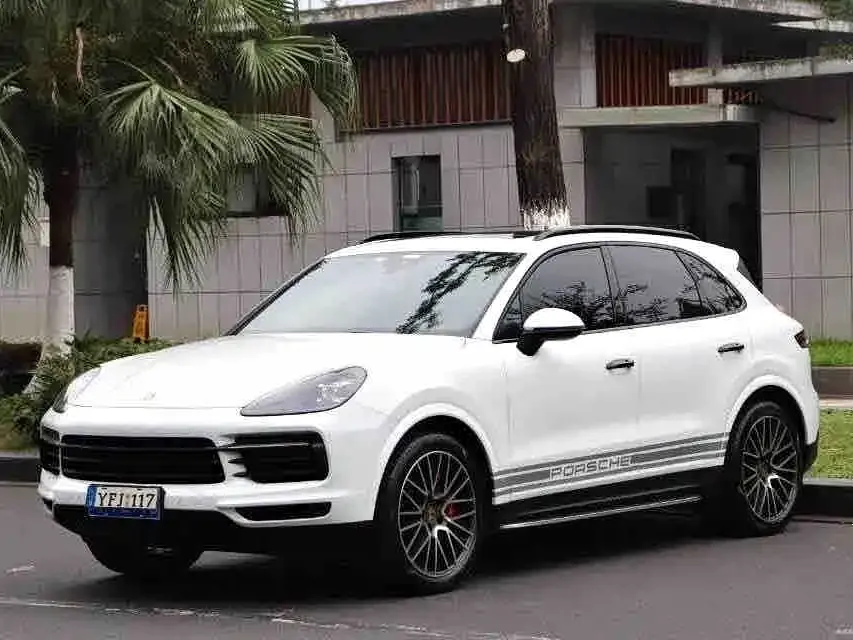 Porsche Cayenne — фото 1