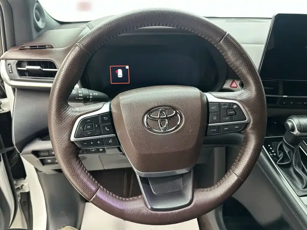 Toyota Granvia — фото 10