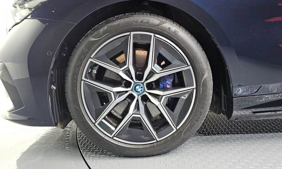 BMW i5 — фото 6
