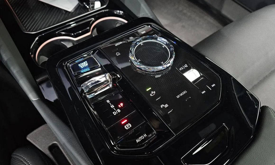 BMW i5 — фото 8
