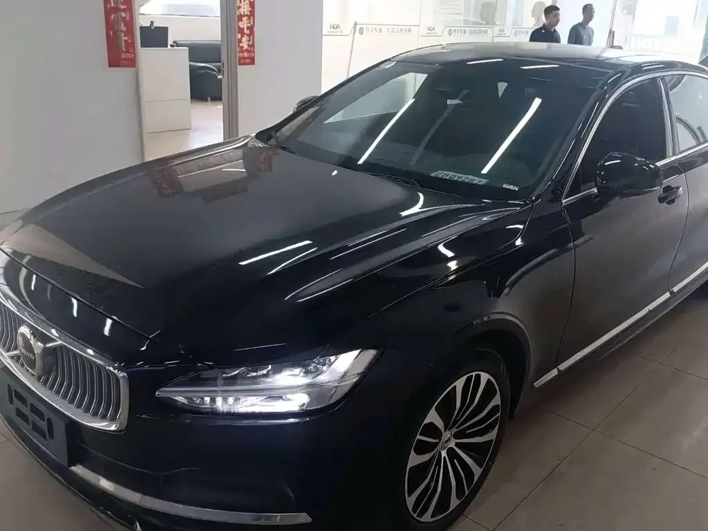 Volvo S90 — фото 1