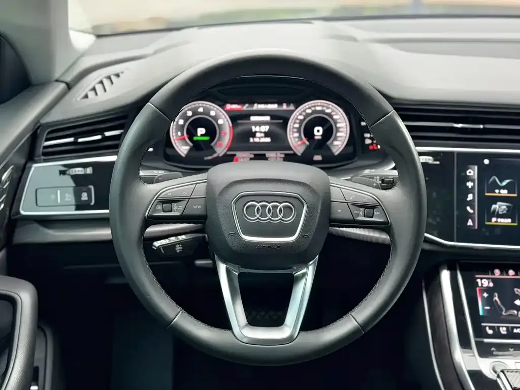 Audi Q8 — фото 7