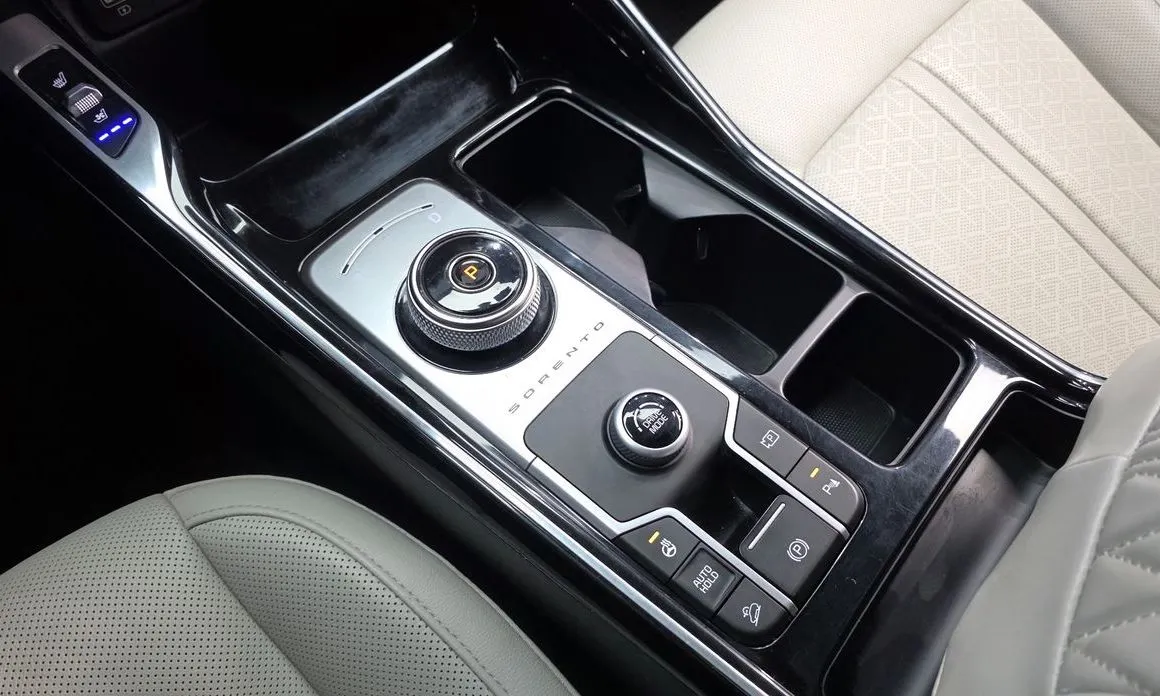 Kia Sorento — фото 8