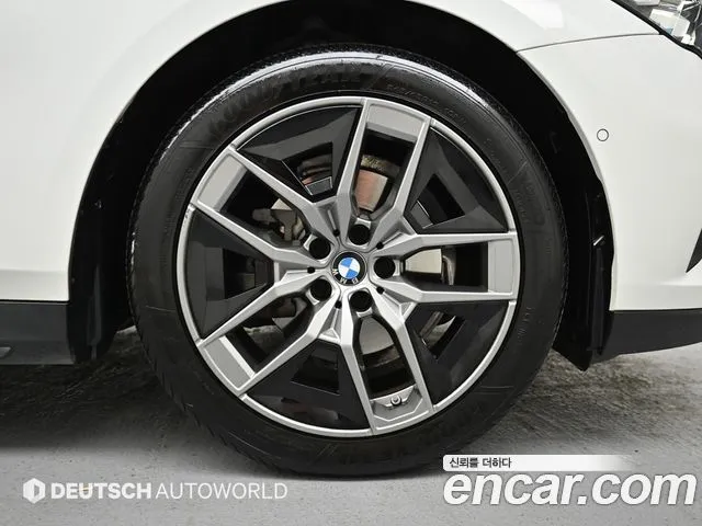 BMW 5-Series — фото 10