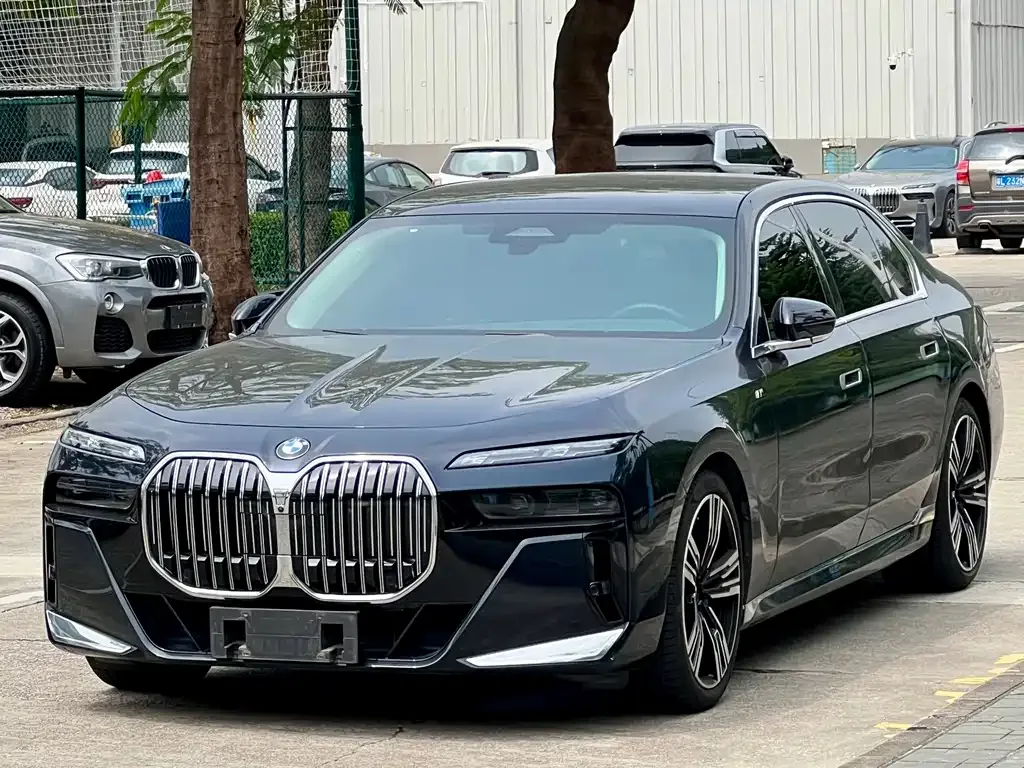 BMW 7 Series — фото 1