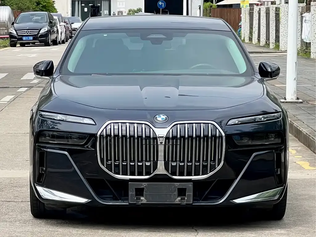 BMW 7 Series — фото 4