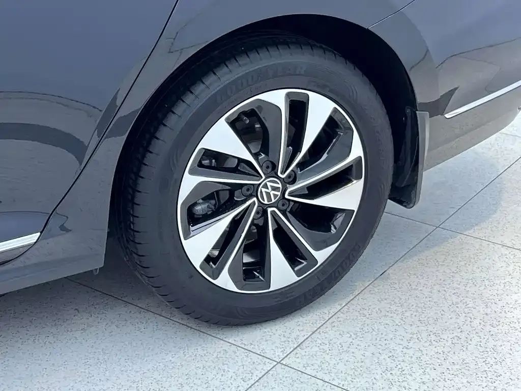 Volkswagen Passat — фото 8