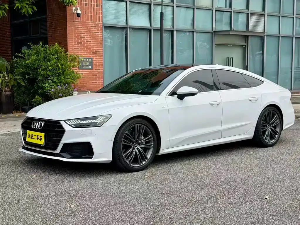 Audi A7 — фото 1