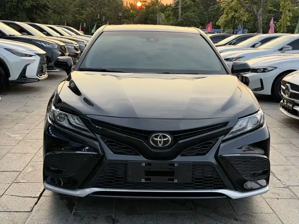 Toyota Camry — фото 5