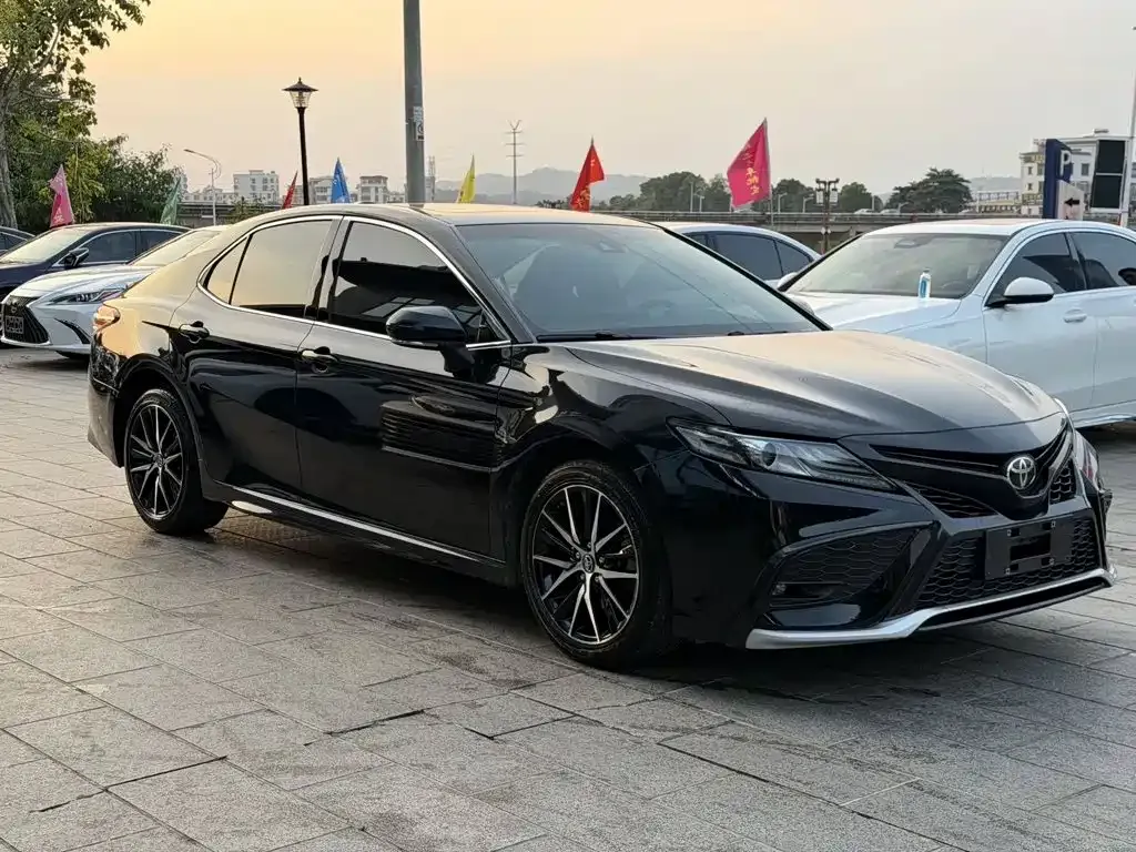 Toyota Camry — фото 4