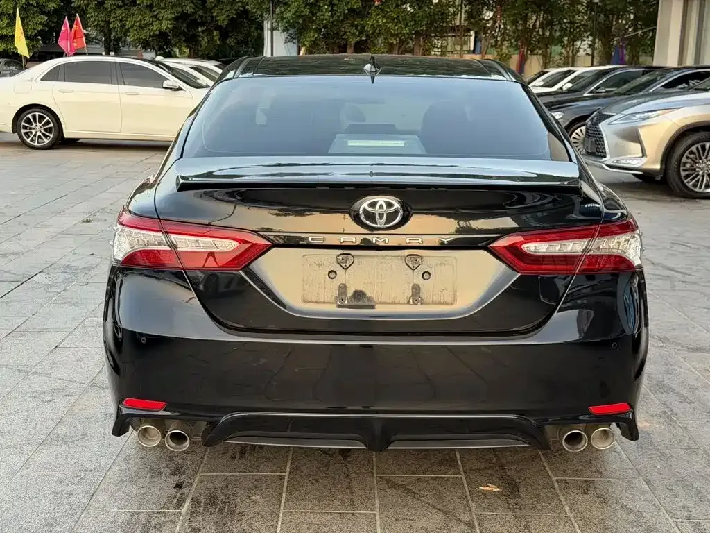 Toyota Camry — фото 3