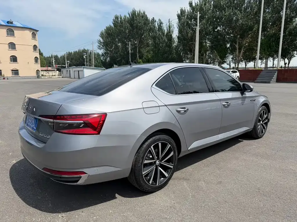 Skoda Superb — фото 4
