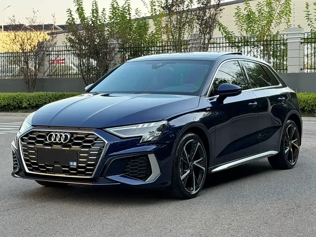 Audi A3 — фото 1