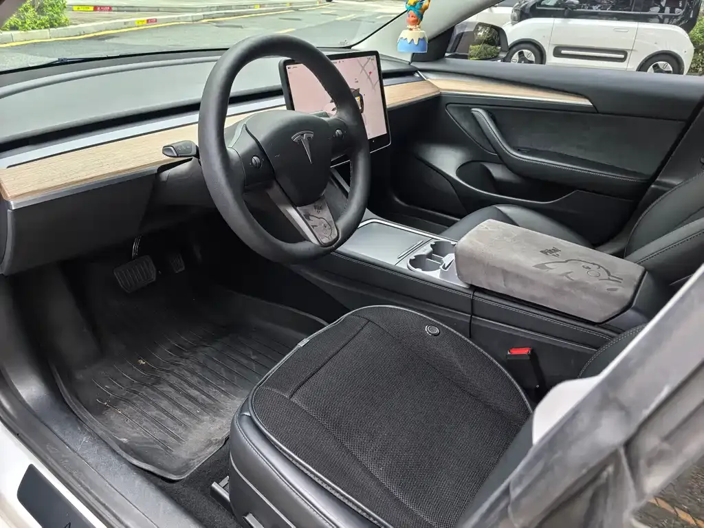 Tesla Model 3 — фото 3