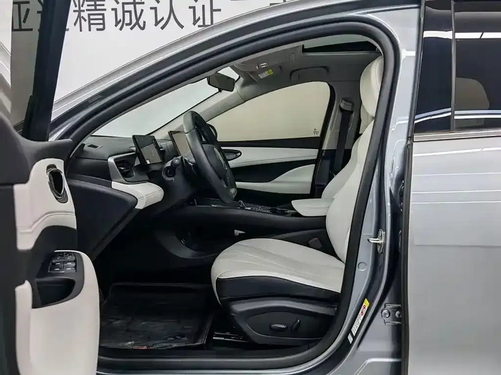 BYD Seal 05 DM-i — фото 7