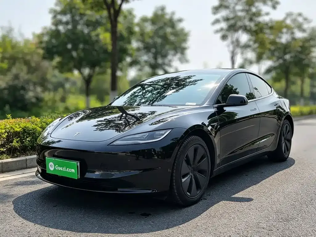 Tesla Model 3 — фото 1