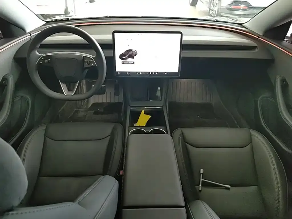 Tesla Model 3 — фото 9