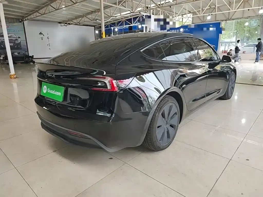 Tesla Model 3 — фото 6