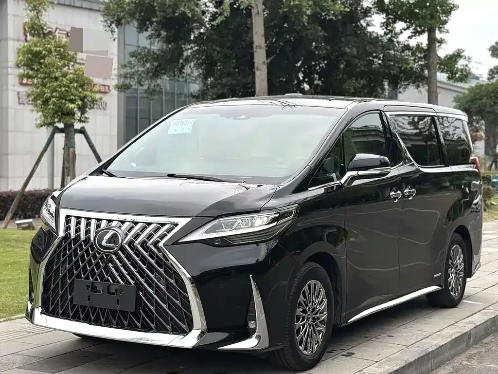Lexus LM — фото 1