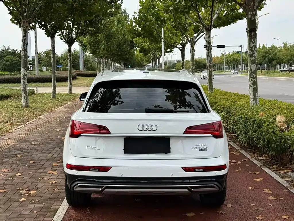 Audi Q5L — фото 5