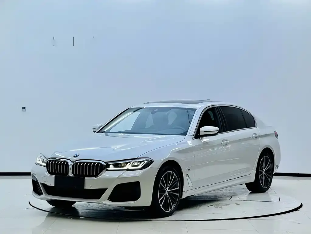 BMW 5 Series — фото 1