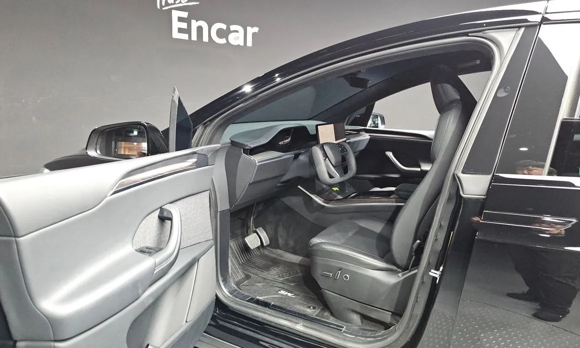 Tesla Model X — фото 10