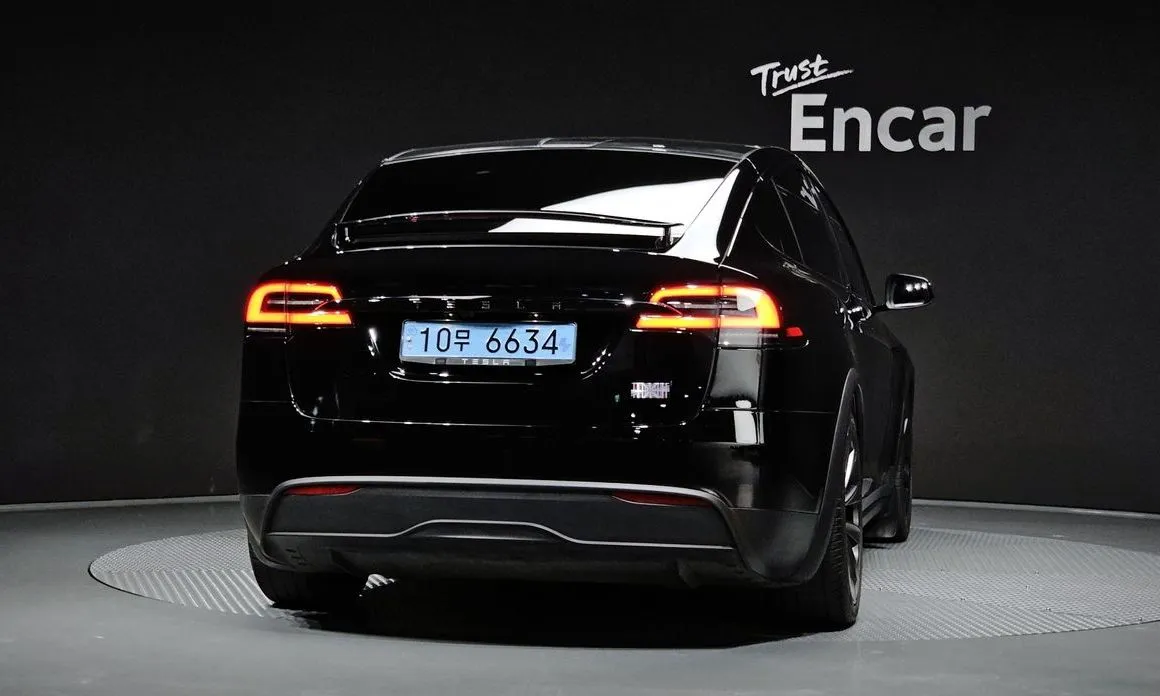 Tesla Model X — фото 2