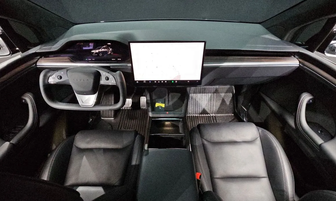 Tesla Model X — фото 7