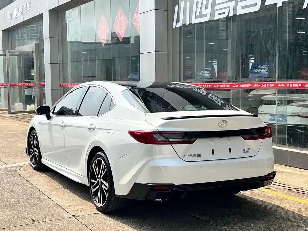 Toyota Camry — фото 3