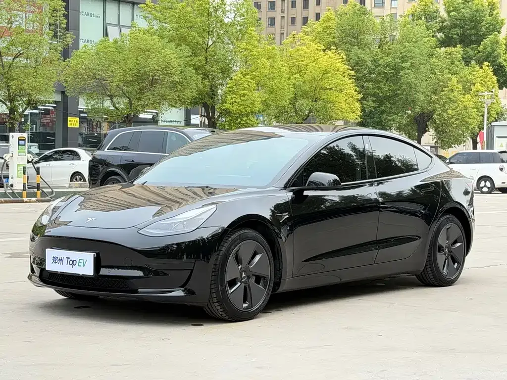 Tesla Model 3 — фото 1