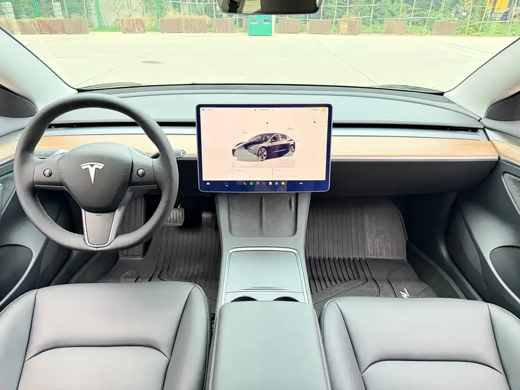 Tesla Model 3 — фото 7