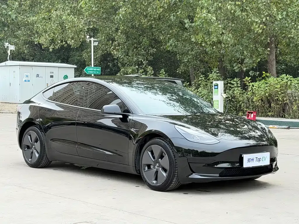 Tesla Model 3 — фото 10
