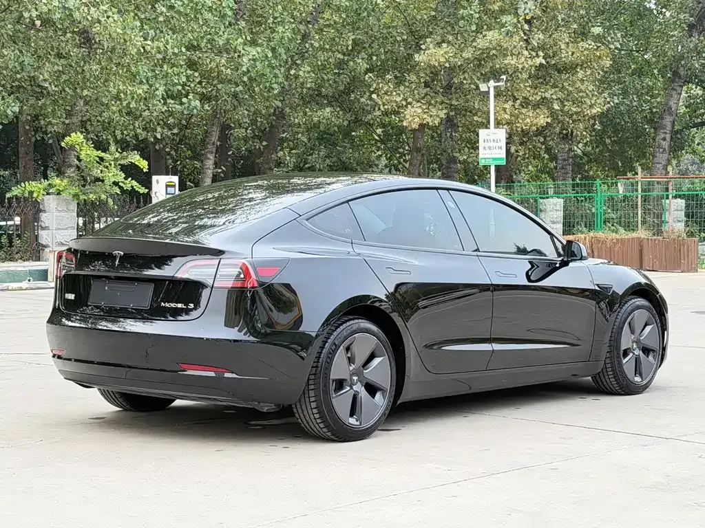 Tesla Model 3 — фото 9