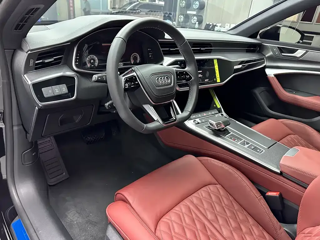 Audi A7L — фото 8